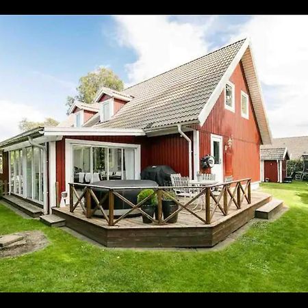 Hus I Lugnt Omrade, 15 Min Fran Oerebro Villa Vintrosa Екстериор снимка